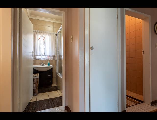 3 BEDROOM FREEHOLD FOR SALE IN ROSEACRE